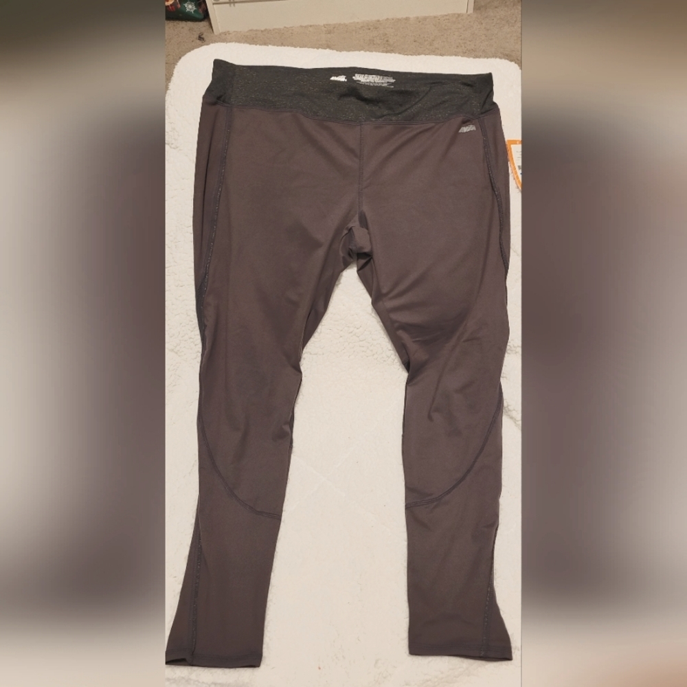 NWT women's leggings. Size XXL.